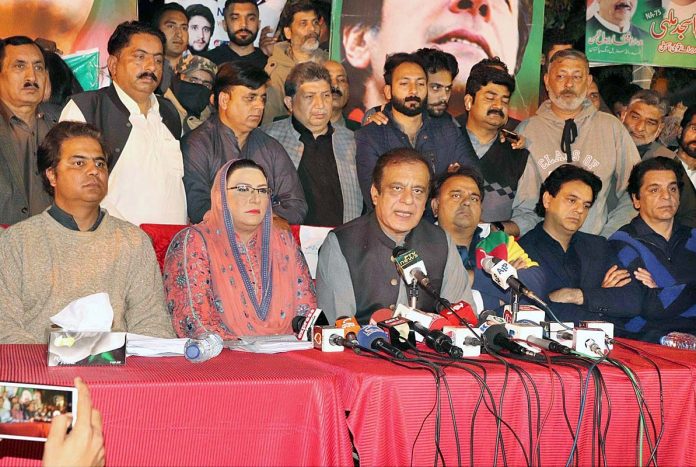 پی ٹی آئی این اے 75 کا الیکشن جیت چکی ہے ، الیکشن کمیشن نتائج کافوری اعلان کرے ، وفاقی وزرا کی پریس کانفرنس پی ٹی آئی این اے 75 کا الیکشن جیت چکی ہے ، الیکشن کمیشن نتائج کافوری اعلان کرے ، وفاقی وزرا کی پریس کانفرنس