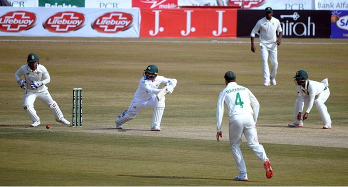 پاکستانی ٹیم راولپنڈی ٹیسٹ کے دوسرے روز اپنی پہلی اننگز میں 272 رنز بناکر آئوٹ ہو گئی