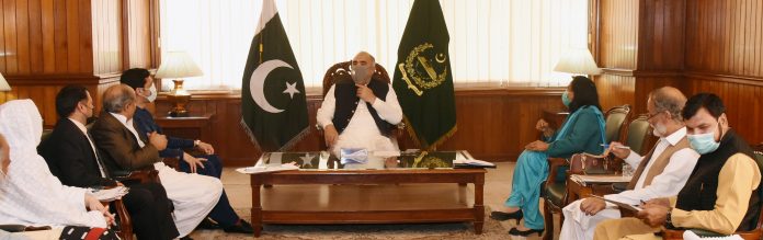 سپیکر قومی اسمبلی اسد قیصر سے ویمن یونیورسٹی صوابی کی وائس چانسلر ڈاکٹر شاہانہ عروج کی ملاقات