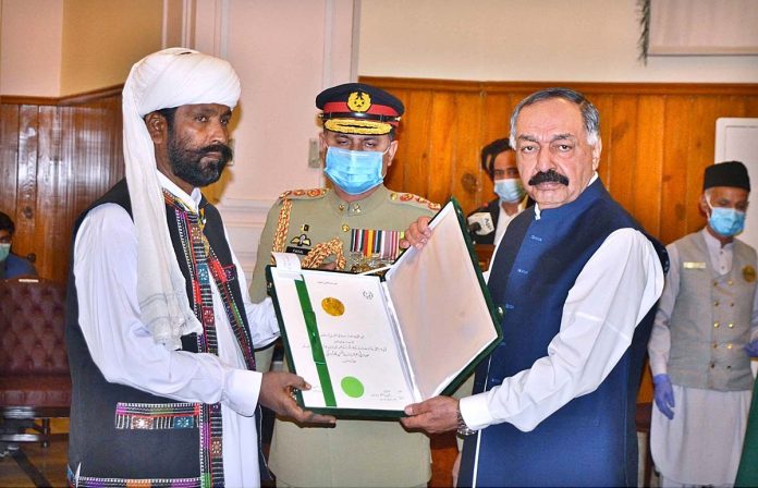 گورنر بلوچستان امان اللہ خان یاسین زئی نے 23 مارچ کے سلسلہ میں مختلف شعبہ ہائے زندگی میں نمایاں خدمات سرانجام دینے والوں کوایکسیلینس ایوارڈز اور اعزازات دیئے گورنر بلوچستان امان اللہ خان یاسین زئی نے 23 مارچ کے سلسلہ میں مختلف شعبہ ہائے زندگی میں نمایاں خدمات سرانجام دینے والوں کوایکسیلینس ایوارڈز اور اعزازات دیئے