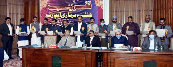 وفاقی وزیر سید فخر امام کا پی اے آر سی کے ملازمین کی نمائندہ تنظیم ایپارک کی حلف برداری کی تقریب سے خطاب