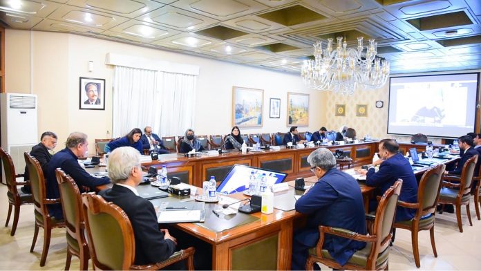 ہم اپنی جغرافیائی سیاسی ترجیحات کو جغرافیائی معاشی ترجیحات میں بدل رہے ہیں، ہماری زر مبادلہ کی ماہانہ شرح دو ارب ڈالر سے تجاوز کر رہی ہے, شاہ محمود قریشی ہم اپنی جغرافیائی سیاسی ترجیحات کو جغرافیائی معاشی ترجیحات میں بدل رہے ہیں، ہماری زر مبادلہ کی ماہانہ شرح دو ارب ڈالر سے تجاوز کر رہی ہے, شاہ محمود قریشی