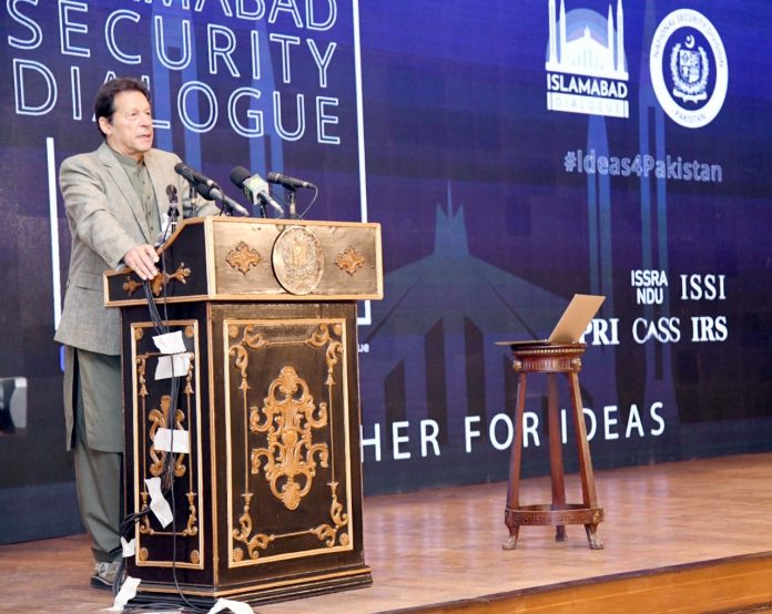 پاکستان اقتصادی خوشحالی اور عوامی فلاح و بہبود کے قومی وژن پر عمل پیرا ہے،پاکستانی عام شہریوں کو محفوظ بنانا اور انہیں ضروریات زندگی کی فراہمی سلامتی کا تقاضا ہے ، وزیر اعظم عمران خان کا اسلام آباد سکیورٹی ڈائیلاگ کےافتتاحی سیشن سے خطاب پاکستان اقتصادی خوشحالی اور عوامی فلاح و بہبود کے قومی وژن پر عمل پیرا ہے،پاکستانی عام شہریوں کو محفوظ بنانا اور انہیں ضروریات زندگی کی فراہمی سلامتی کا تقاضا ہے ، وزیر اعظم عمران خان کا اسلام آباد سکیورٹی ڈائیلاگ کےافتتاحی سیشن سے خطاب