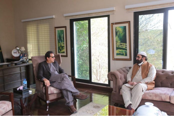 وزیراعظم عمران خان سے پیر آف سیال شریف پیر قاسم سیالوی کی ملاقات