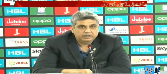 ایچ بی ایل پی ایس ایل سیزن 6، اسلام آباد یونائیٹڈ اور کوئٹہ گلیڈی ایٹرز کے مابین ملتوی ہونے والا میچ شام 7 بجے کھیلا جائے گا،ڈائریکٹرمیڈیا پی سی بی کی پریس کانفرنس ایچ بی ایل پی ایس ایل سیزن 6، اسلام آباد یونائیٹڈ اور کوئٹہ گلیڈی ایٹرز کے مابین ملتوی ہونے والا میچ شام 7 بجے کھیلا جائے گا،ڈائریکٹرمیڈیا پی سی بی کی پریس کانفرنس