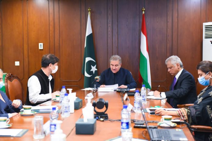 وزیر خارجہ شاہ محمود قریشی کی ہنگری کے ہم منصب پیٹر سجارتو کے ہمراہ ہنگری۔ پاکستان تجارتی و اقتصادی ونڈو اور ہنگری ۔ پاکستان بزنس فورم سے خطاب وزیر خارجہ شاہ محمود قریشی کی ہنگری کے ہم منصب پیٹر سجارتو کے ہمراہ ہنگری۔ پاکستان تجارتی و اقتصادی ونڈو اور ہنگری ۔ پاکستان بزنس فورم سے خطاب