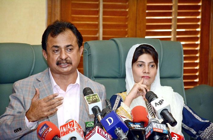 پاپا ڈیڈی، مولانا، بچائو موومنٹ ٹوٹ چکی ہے۔ ایک دوسرے کے دست گریبان ہیں،اپوزیشن لیڈر سندھ اسمبلی حلیم عادل شیخ کی سندھ اسمبلی میں پریس کانفرنس پاپا ڈیڈی، مولانا، بچائو موومنٹ ٹوٹ چکی ہے۔ ایک دوسرے کے دست گریبان ہیں،اپوزیشن لیڈر سندھ اسمبلی حلیم عادل شیخ کی سندھ اسمبلی میں پریس کانفرنس