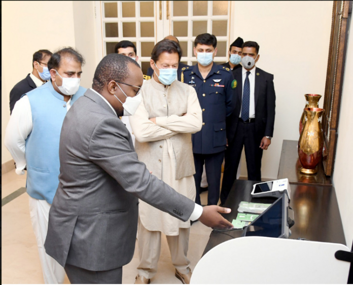 وزیرِ اعظم عمران خان کی زیرِ صدارت اجلاس ،الیکٹرانک ووٹنگ سسٹم سے متعلق بریفنگ