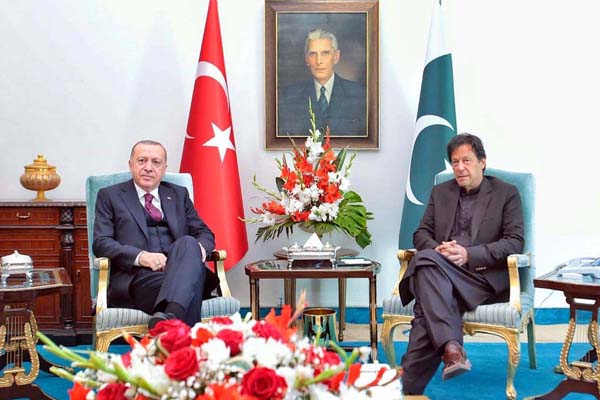 وزیر اعظم عمران خان سے ترک صدر رجب طیب اردوان کا ٹیلیفون پر رابطہ،دوطرفہ تعلقات کو مزید مستحکم کرنے سمیت باہمی دلچسپی کے امور پر تبادلہ خیال کیاگیا وزیر اعظم عمران خان سے ترک صدر رجب طیب اردوان کا ٹیلیفون پر رابطہ،دوطرفہ تعلقات کو مزید مستحکم کرنے سمیت باہمی دلچسپی کے امور پر تبادلہ خیال کیاگیا