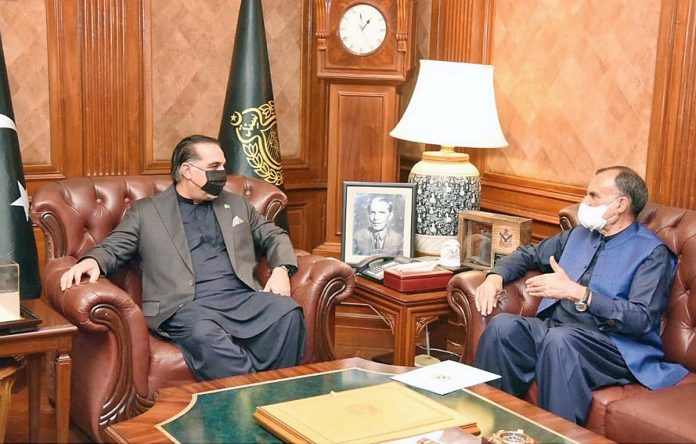 گورنر سندھ عمران اسماعیل سے وفاقی وزیر ریلوے اعظم خان سواتی کی ملاقات