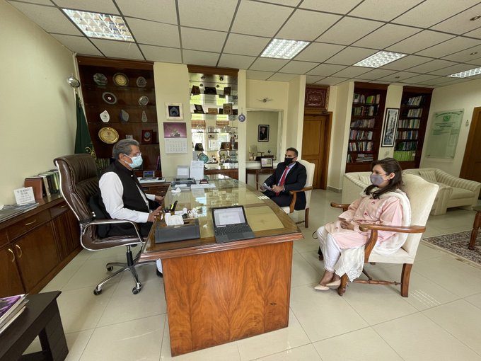 وفاقی وزیر تعلیم و پیشہ ورانہ تربیت شفقت محمود سے برٹش کونسل پاکستان اور کیمرج پاکستان کے عہدیداروں کی ملاقات وفاقی وزیر تعلیم و پیشہ ورانہ تربیت شفقت محمود سے برٹش کونسل پاکستان اور کیمرج پاکستان کے عہدیداروں کی ملاقات