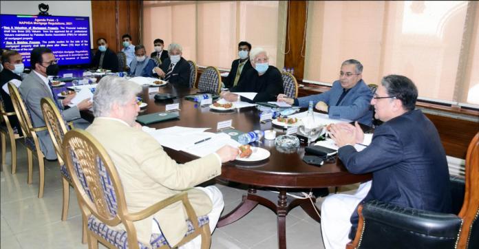 نیا پاکستان ہائوسنگ اینڈ ڈویلپمنٹ اتھارٹی پالیسی بورڈ کا اجلاس، لو کاسٹ ہائوسنگ اور تعمیرات کے حوالے سے مختلف امور منظوری کے لئے پیش کئے گئے