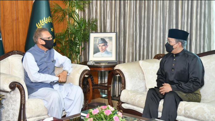 صدر مملکت ڈاکٹر عارف علوی سے پاکستان میں ملائیشیا کے سبکدوش ہونے والے ہائی کمشنر اکرام بن محمد ابراہیم کی ملاقات
