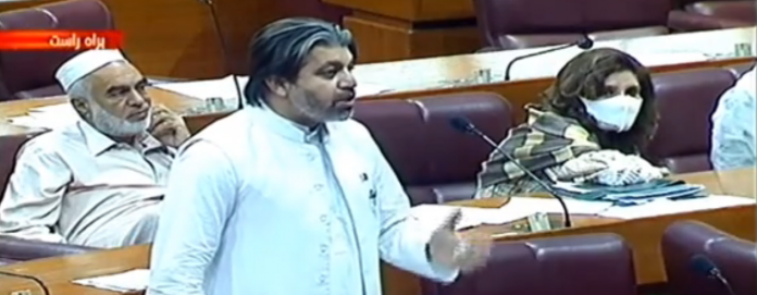 آرڈیننسوں کی قراردادوں میں توسیع غیر قانونی عمل نہیں بلکہ یہ آئین کے آرٹیکل 89 (2) کے تحت کی گئی ہے، علی محمد خان