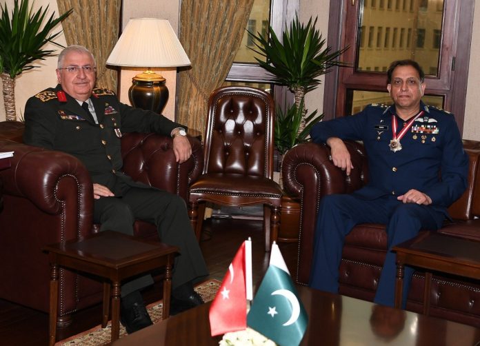 پاک فضائیہ کے سربراہ ایئر چیف مارشل ظہیر احمد بابر سدھو کی ترکی کی سینئر فوجی قیادت سے ملاقات ، دونوں ممالک کی فضائی کے درمیان تعاون کے فروغ پر تبادلہ خیال ، لیجن آف میرٹ بھی دیا گیا