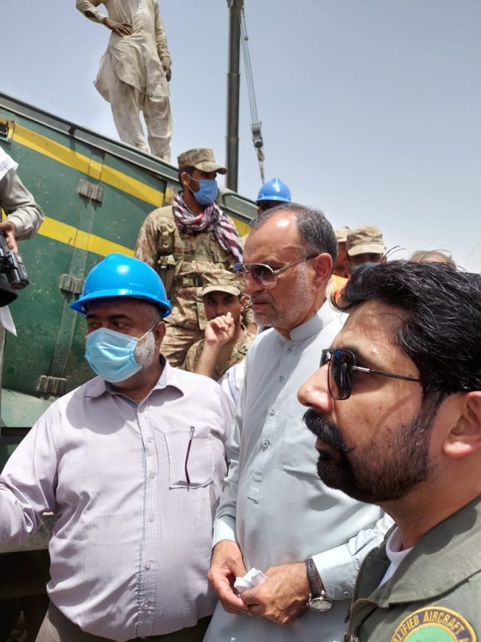 وزیر ریلوے اعظم خان سواتی جائے حادثہ پر پہنچ گئے