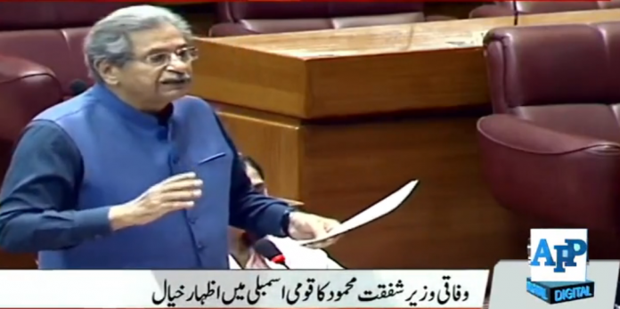 جولائی سے 9ویں سے 12ویں تک کے امتحانات ہر صورت ہوں گے، کسی کو بغیر امتحان اگلی کلاس میں نہیں بھیجا جائے گا، اگست سے نجی اور سرکاری تعلیمی اداروں میں چھٹی تک یکساں نصاب تعلیم رائج ہوگا،وفاقی وزیر تعلیم شفقت محمود کا قومی اسمبلی میں اظہارخیال