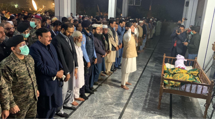 وفاقی وزیر داخلہ شیخ رشید کے بھائی شیخ رفیق قمر کی نماز جنازہ ادا کر دی گئی