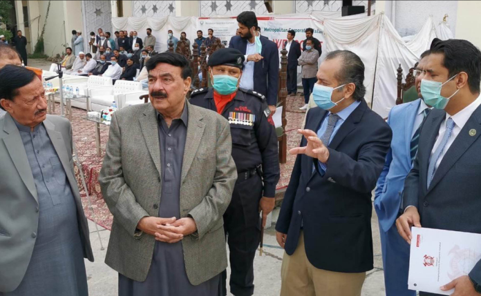 وفاقی وزیر داخلہ شیخ رشید احمد کا چیف کمشنر و چیئرمین سی ڈی اے کے ہمراہ میٹروپولیٹن کارپوریشن کے ایمرجنسی اینڈ ڈیزاسٹر مینجمنٹ ڈیپارٹمنٹ کا دورہ