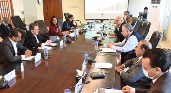 حکومت برآمدات میں اضافہ کیلئے زراعت اور انفارمیشن ٹیکنالوجی کے شعبوں پر پوری توجہ دے رہی ہے، مشیر خزانہ شوکت ترین کی بین الاقوامی شہرت یافتہ ماہراقتصادیات ڈاکٹرآرتھر بی لیفر سے ملاقات میں گفتگو