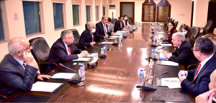 حکومت مختلف شعبوں میں اصلاحات متعارف کرانے میں پرعزم ہے، شوکت ترین