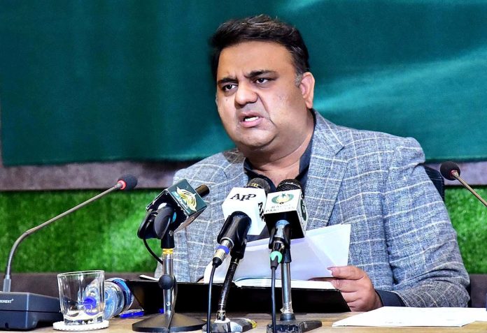 تحریک انصاف مڈل کلاس کی پارٹی ہے، مخالف میڈیا ہاؤسز کی کمپین کہ تحریک انصاف کے کارکن خون ریزی کریں گے، حیران کن ہے، وفاقی وزیر اطلاعات، نشریات و قانون چوہدری فواد حسین