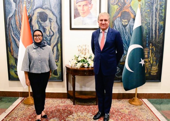 پاکستان انڈونیشیا کے ساتھ سٹرٹیجک شراکت داری کا خواہاں ہے، وزیر خارجہ مخدوم شاہ محمود قریشی کی انڈونیشیائی ہم منصب ریتنو مرسودی سے گفتگو