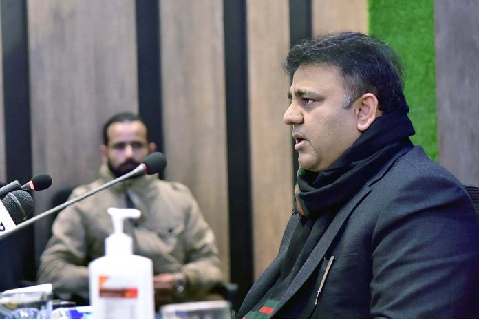 پیپلز پارٹی اور ن لیگ کو اپنی جماعتوں کا نام بدل کر زرداریہ پارٹی اور شریفیہ پارٹی رکھ لینا چاہئے، مریم نواز نے اپنی آڈیو لیک کو اصلی تسلیم کرلیا ہے، وفاقی وزیر اطلاعات چوہدری فواد حسین کی پی ٹی آئی سنٹرل ایگزیکٹو کمیٹی کے اجلاس کے بعد پریس کانفرنس