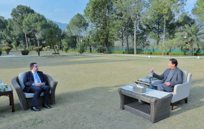 وزیراعظم عمران خان سے یونان کے وزیر برائے مائیگریشن و سیاسی پناہ کی وفد کے ہمراہ ملاقات