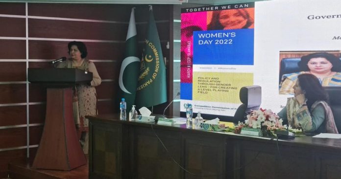 سماجی اور اقتصادی مشکلات کے باوجود پاکستانی خواتین ہر شعبہ میں محنت،وقار اور ایمانداری کے ساتھ اپنا لوہا منوا رہی ہیں، سیکرٹری اطلاعات شاہیرہ شاہد کا سیمینار سے خطاب