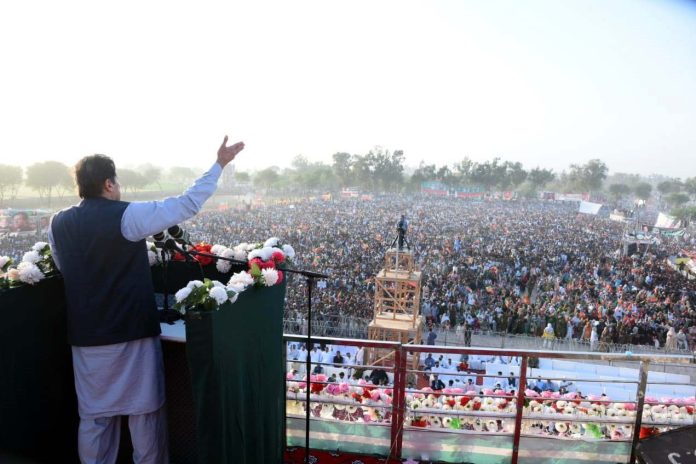 برائی کے خلاف کھڑا ہونا پوری قوم کا فرض ہے، 27 مارچ کو عوام کا سمندر چوروں کے خلاف نکلے گا اور انہیں یہ پیغام دے گا کہ تمہاری لوٹ مار کے دن ختم ہوچکے، میری جان بھی چلی جائے انہیں معاف نہیں کروں گا،وزیراعظم عمران خان کا جلسہ عام سے خطاب