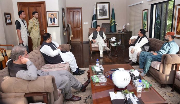 وزیرِ اعظم عمران خان سے ملتان سے تعلق رکھنےوالے اراکینِ صوبائی اسمبلی و پارٹی اراکین کی ملاقات