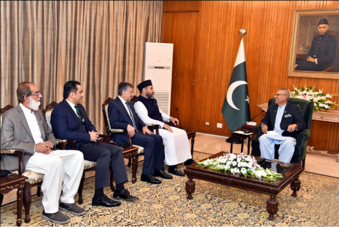 اولیاء اور صوفیاء کرام کی تعلیمات پر عمل پیرا ہونے کی ضرورت ہے، اولیاء و صوفیاء نے مسلمانوں میں محبت، بھائی چارے، باہمی احترام اور اتحاد کو فروغ دیا،اسلامو فوبیا پر قابو پانے کیلئے مسلم ممالک کے درمیان اتحاد کو فروغ دینے کی ضرورت ہے،صدر مملکت عارف علوی