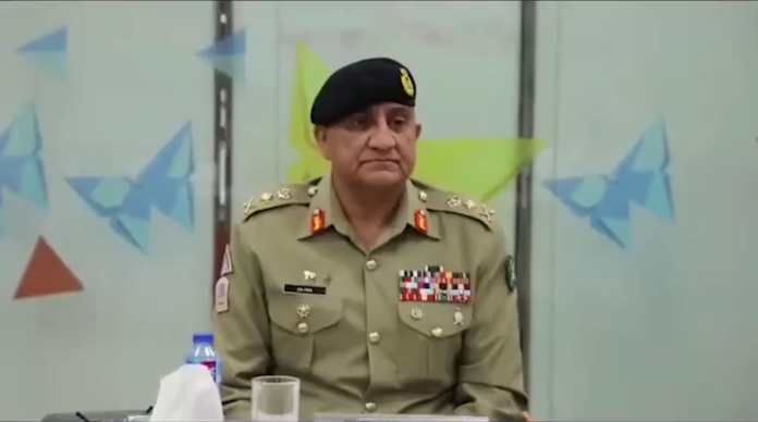 آرمی چیف جنرل قمر جاوید باجوہ کا لاہور کا دورہ، کور آف آرٹلری میں SH-15 آرٹلری گنز کی شمولیت کی تقریب میں شرکت کی ، آئی ایس پی آر