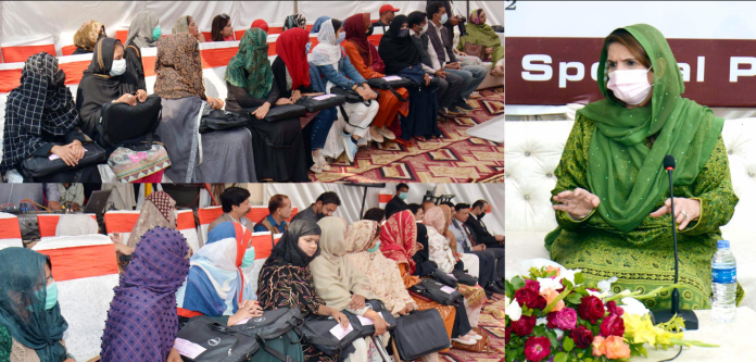 خاتون اول کا ملتان میں سوسائٹی فارسپیشل پرسنز کے وہیل چیئر تیارکرنے والے یونٹ کادورہ ، آئی ٹی کی تربیت حاصل کرنے والی 22خصوصی بچیوں میں لیپ ٹاپ تقسیم کئے