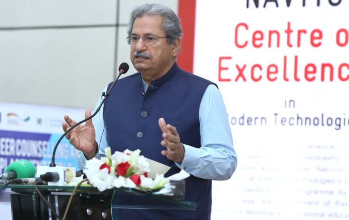 جب تک ہنر کا شعبہ ترقی نہیں کرے گا ملک ترقی نہیں کرے گا، وفاقی وزیر تعلیم و پیشہ وارانہ تربیت شفقت محمود نے پاکستان کی پہلی سکلز یونیورسٹی ' پاکستان نیشنل سکلز یونیورسٹی اسلام آباد ' کا افتتاح کر دیا
