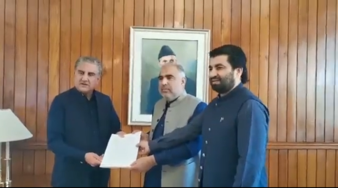 وزیر خارجہ شاہ محمود قریشی نے جنوبی پنجاب صوبے کے قیام کیلئے آئینی ترمیمی بل سپیکر قومی اسمبلی کو پیش کر دیا