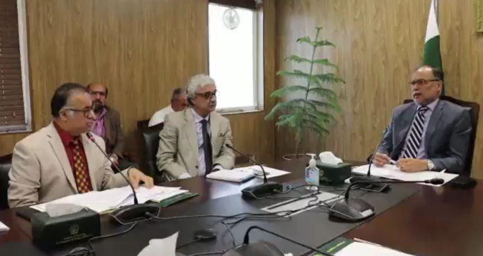 وفاقی وزیر برائے منصوبہ بندی و ترقی احسن اقبال کی زیر صدارت اجلاس، منصوبوں پر پیشرفت کا جائزہ