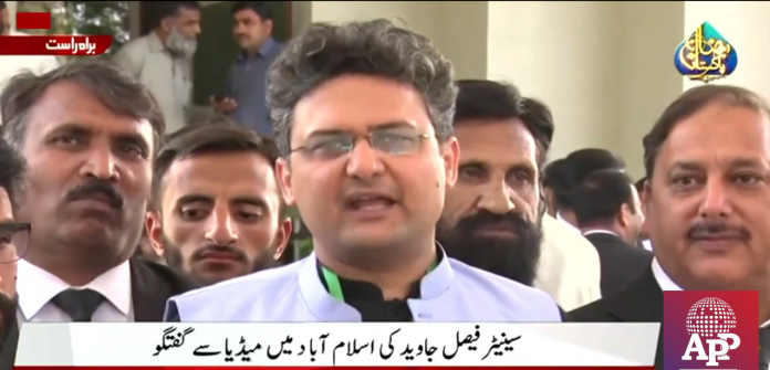 اپوزیشن انتخابات سے بھاگ رہی ہے، اپوزیشن راہنمائوں کی غیر ملکی سفیروں کے ساتھ ملاقاتوں کی تحقیقات کے لئے عدالتی کمیشن بنایا جائے، پی ٹی آئ راہنما ئو ں کی سپریم کورٹ کے باہر صحافیوں سے گفتگو