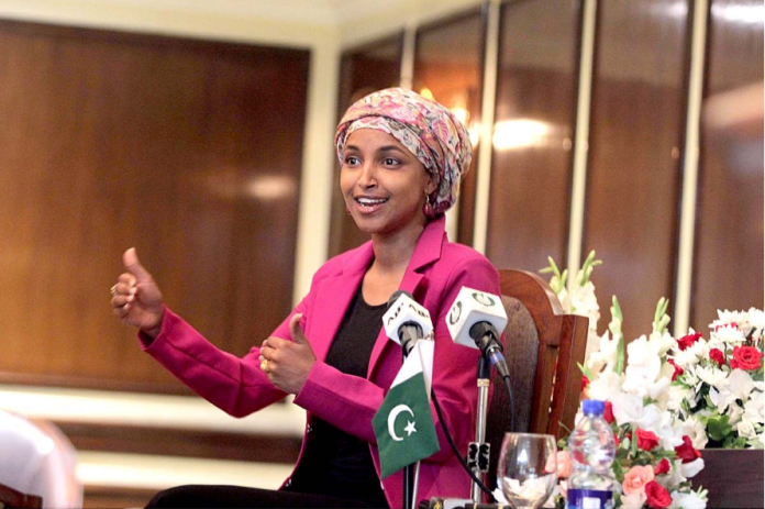 امریکہ اور پاکستان کے درمیان دیرینہ شراکت داری ہے ،دونوں فریق اپنے تعلقات کو مزید مضبوط بنانے کے لیے پرعزم ہیں، امریکی مسلمان رکن کانگریس الہان عمر کا انٹرویو