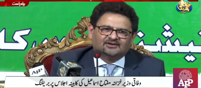 عمران خان نے پونے 4سال میں 20 ہزار ارب روپے سے زائد قرض لیا، مجموعی غیرملکی قرضوں کاحجم 75.4 ارب ڈالر سے بڑھ کر102.3 ارب ڈالرہوگیا،وفاقی وزیر برائے خزانہ مفتاح اسماعیل کی کابینہ اجلاس کے بعد میڈیا بریفنگ