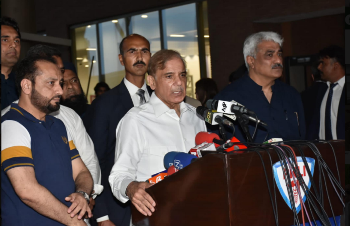 وزیراعظم شہباز شریف کا کڈنی و لیور انسٹی ٹیوٹ کا دورہ ، پاکستان کڈنی و لیور انسٹی ٹیوٹ کو جلد مکمل فعالیت کی ہدایت کی ہے‘وزیراعظم شہباز شریف کی میڈیا سے گفتگو