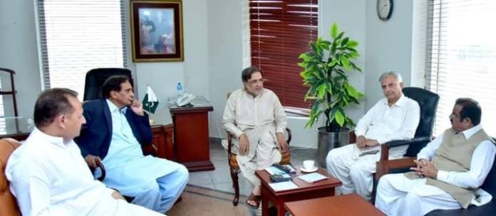 مشیر امور کشمیر و گلگت بلتستان قمر زمان کائرہ سے پیپلز پارٹی آزاد کشمیر کے پارلیمانی وفد کی ملاقات