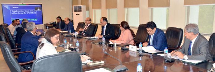 وفاقی وزیر خزانہ و محصولات مفتاح اسماعیل کی زیر صدارت کابینہ کی اقتصادی رابطہ کمیٹی کا اجلاس ، یوٹیلیٹی سٹورز پر آٹا، چینی اور گھی کو رعایتی قیمتوں پر مہیا کرنے کی ہدایت