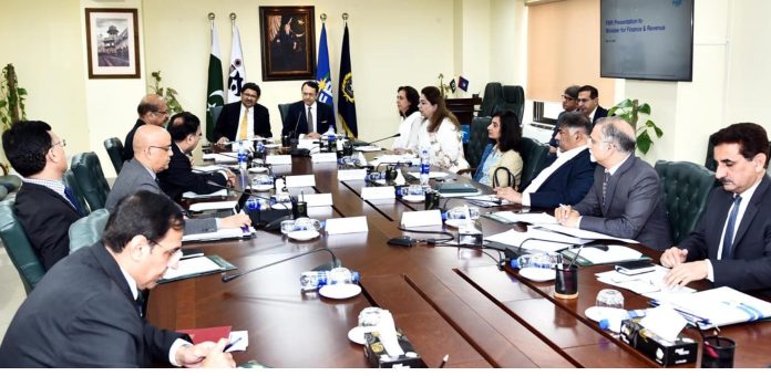 وفاقی وزیر خزانہ مفتاح اسماعیل کا ایف بی آر ہیڈ کوارٹرز اسلام آباد کا دورہ