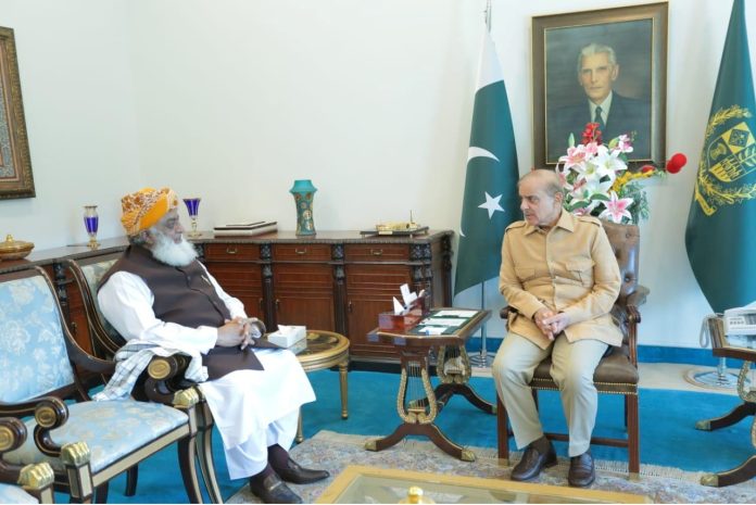 ملک میں جمہوریت کے استحکام اور عوامی فلاح و بہبود کے لئے تمام اتحادی جماعتوں کا مل کر کام کرنا بہت ضروری ہے، وزیراعظم شہباز شریف کا جمعیت علماء اسلام (ف)کے سربراہ مولانا فضل الرحمان سے ملاقات میں اظہار