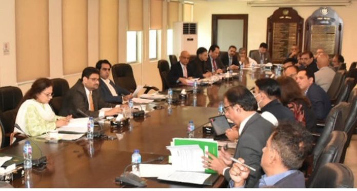 اقتصادی رابطہ کمیٹی نے 30 لاکھ میٹرک ٹن گندم اورچین سے 2 لاکھ ٹن گرینیولریوریا درآمدکرنے کی منظوری دیدی،، یوٹیلیٹی سٹورزپرآٹا، گھی، چاول، دالوں اورگھی پر100 روپے کی سبسڈی میں مزیددوہفتے کی توسیع