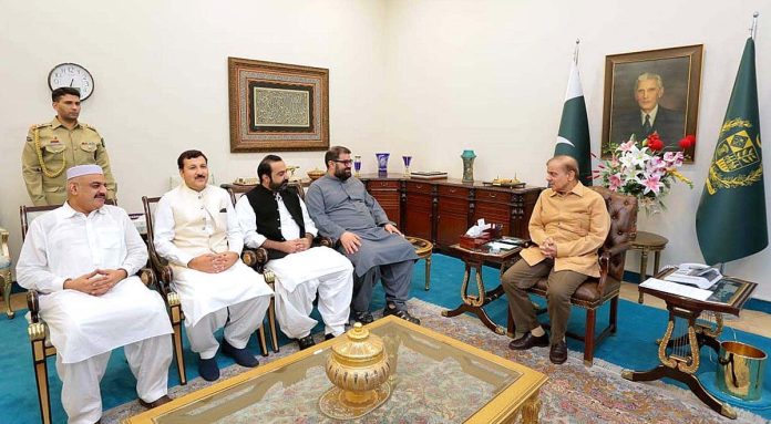 وزیر اعظم شہباز شریف سے ایمل ولی خان کی سربراہی میں عوامی نیشنل پارٹی کے وفد کی ملاقات