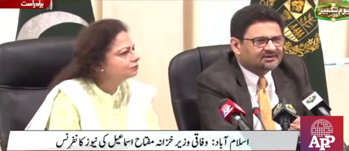 وزیراعظم سستاپیٹرول سستاڈیزل سکیم کے تحت ایک کروڑ40 لاکھ پاکستانی گھرانوں کوماہانہ دوہزارروپے وظیفہ دیا جائے گا، وزیرخزانہ 
