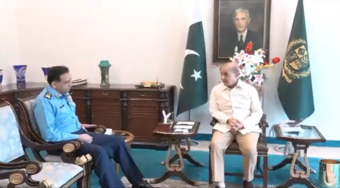 وزیر اعظم سے ایئر چیف مارشل کی ملاقات، پاک فضائیہ سے متعلق پیشہ ورانہ امور پر تبادلہ خیال